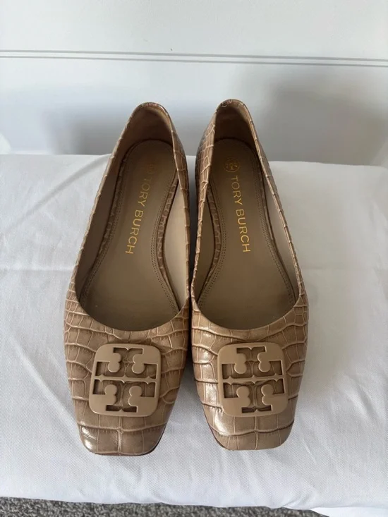 Tory Burch Beige Croc-Embossed Logo Ballet Flats - Picture 4 of 5